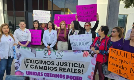 MUJERES PRIISTAS SE MANFIESTAN EN FISCALÍA Y EXIGEN ATENCIÓN Y UN ALTO A LA VIOLENCIA CONTRA LAS MUJERES EN SINALOA