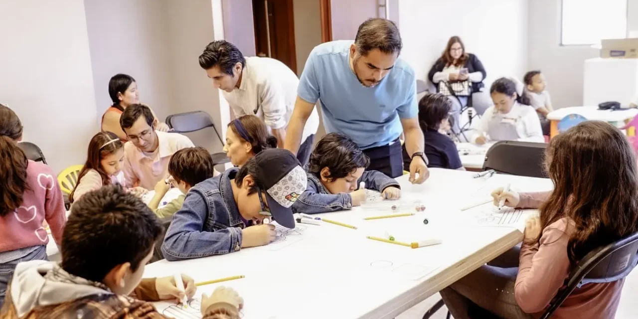 NIÑOS Y NIÑAS EXPLORAN EL ARTE DEL PUNTO Y LA LÍNEA EN LA CASA DEL MARINO