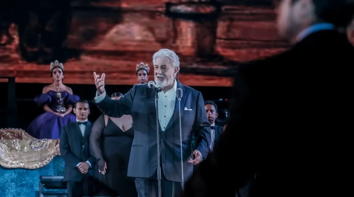 PLÁCIDO DOMINGO CAUTIVA CON SU INIGUALABLE VOZ