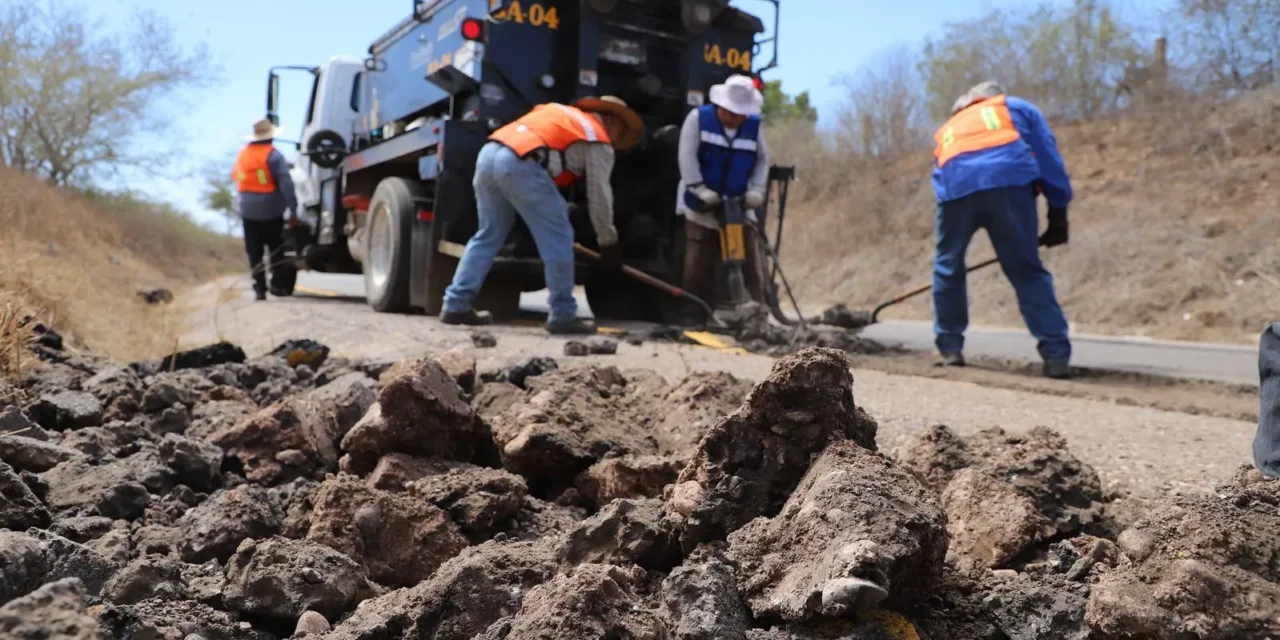 PONEN EN MARCHA PROGRAMA PERMANENTE DE BACHEO EN ELOTA