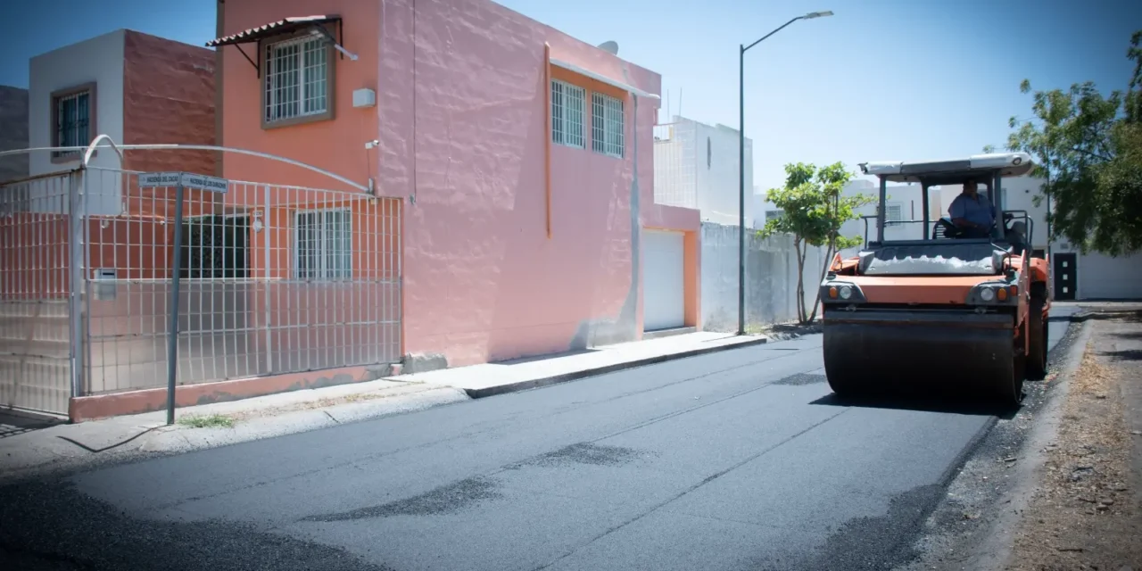 CALLES DEL FRACCIONAMIENTO HACIENDA DE LA MORA MEJORAN CON OBRAS DE REENCARPETADO