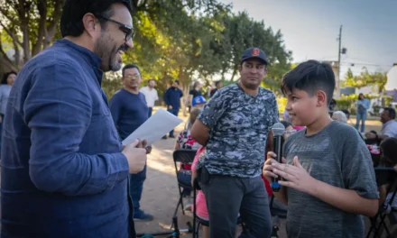 JUAN DE DIOS GÁMEZ SE COMPROMETE A MEJORAR CALLES DE PASEO DE LOS ARCOS Y FUENTES DEL VALLE