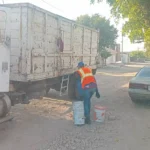 VECINOS DE LA COLONIA UZÁRRAGA SE SUMAN A LA CAMPAÑA DE DESCACHARRIZACIÓN PARA PREVENIR ENFERMEDADES