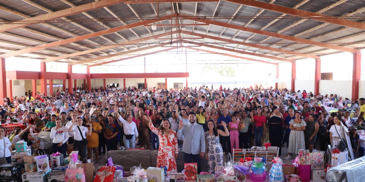 ¡A LO GRANDE! FESTEJAN A MAMÁS DEL MUNICIPIO DE ELOTA