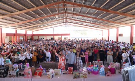 ¡A LO GRANDE! FESTEJAN A MAMÁS DEL MUNICIPIO DE ELOTA