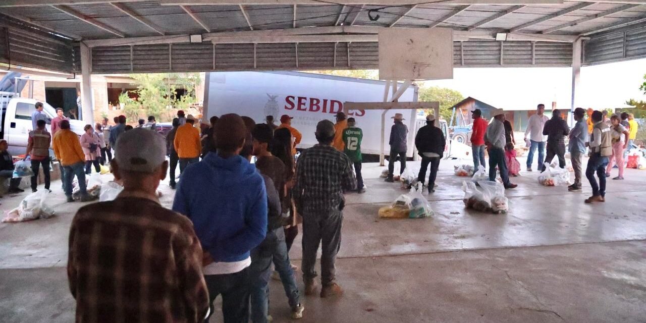 EL EJÉRCITO ENCABEZADOS POR EL GRAL. PORFIRIO FUENTES ACUDEN A REFORZAR BRIGADAS CONTRA EL INCENDIO FORESTAL EN EL PALMITO : SEBIDES