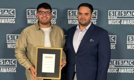 YAHIR SALDÍVAR ES RECONOCIDO EN LOS PREMIOS SESAC LATINA