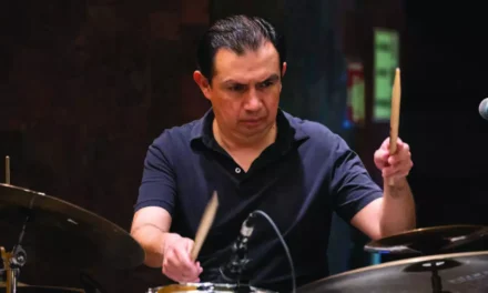 EL BATERISTA MEXICANO ADRIÁN OROPEZA PRESENTARÁ UMBRALES SONOROS EN EL JARDÍN ESCÉNICO