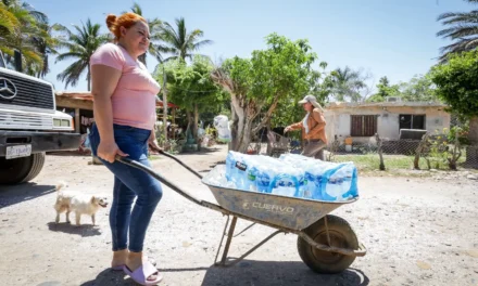 AQUATÓN LLEVA 71 MIL 140 LITROS DE AGUA A FAMILIAS DE JUAN JOSE RÍOS Y GUASAVE