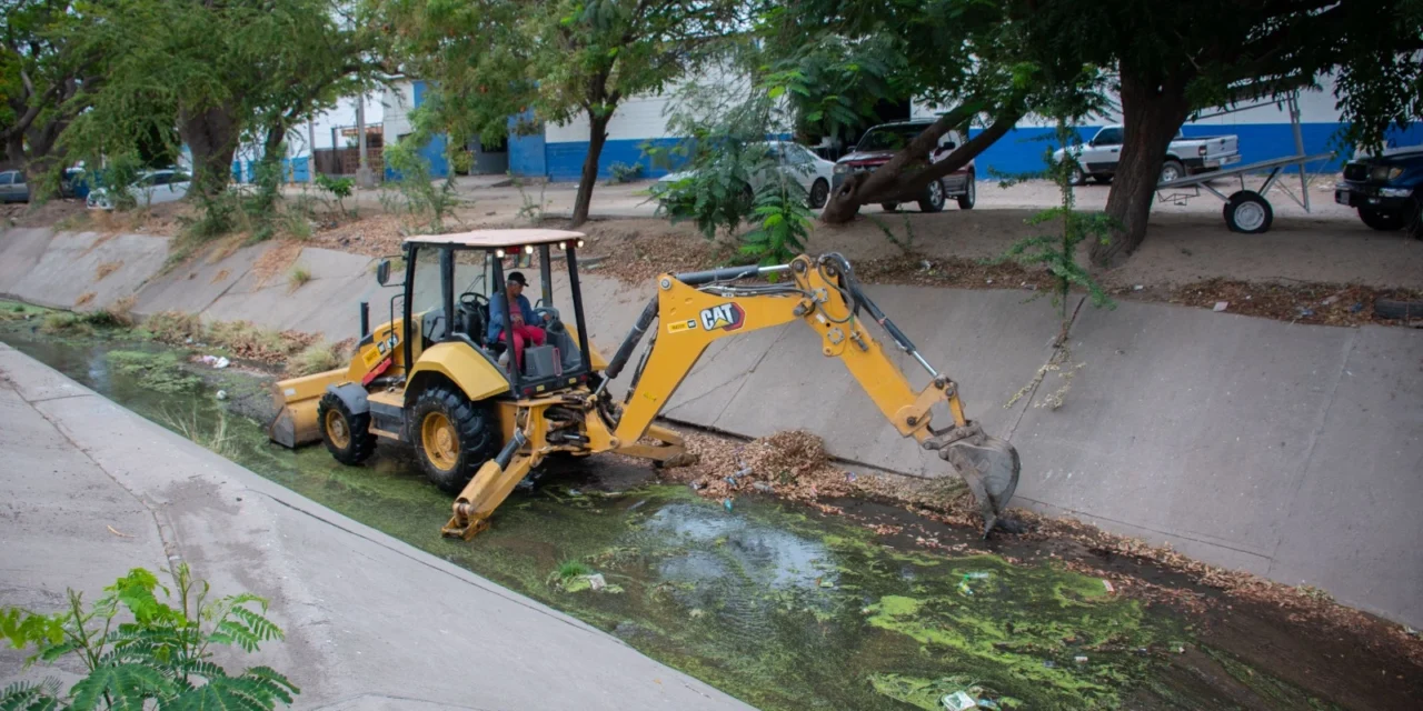 REALIZAN LIMPIEZA Y DESAZOLVE EN ARROYOS Y CANALES PREVIO A LA TEMPORADA DE LLUVIAS