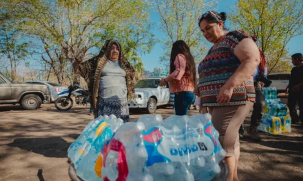 FAMILIAS DE BADIRAGUATO Y ELOTA RECIBEN 70 MIL LITROS DE AGUA DONADA POR LA CIUDADANÍA AL AQUATÓN