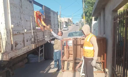 VECINOS DE LA COLONIA RENATO VEGA ALVARADO SE SUMAN A LA CAMPAÑA DE DESCACHARRIZACIÓN PARA PREVENIR EL DENGUE