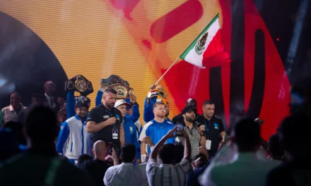 LUIS R. CONRIQUEZ CANTA PARA SAÚL “EL CANELO” ÁLVAREZ DESDE ARABIA SAUDITA