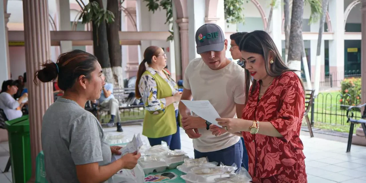 DIF CULIACÁN LLEVA ALIMENTOS CALIENTES A FAMILIARES DE PACIENTES EN EL HOSPITAL CIVIL