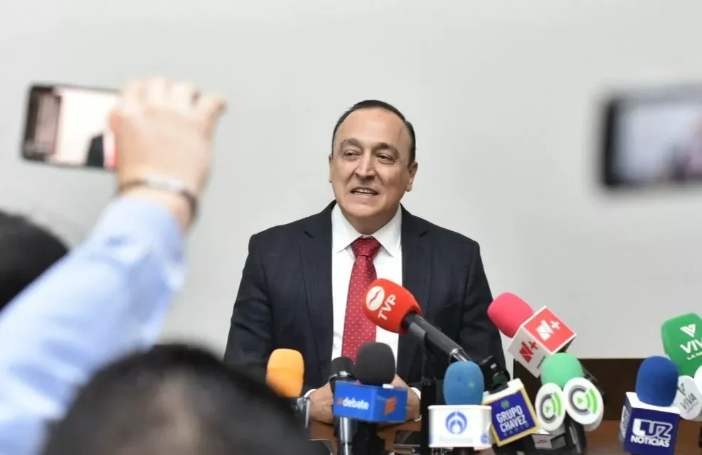 CONGRESO TOMA PROTESTA A ANTONIO MENÉNDEZ DE LLANO BERMÚDEZ COMO ALCALDE SUSTITUTO DE AHOME