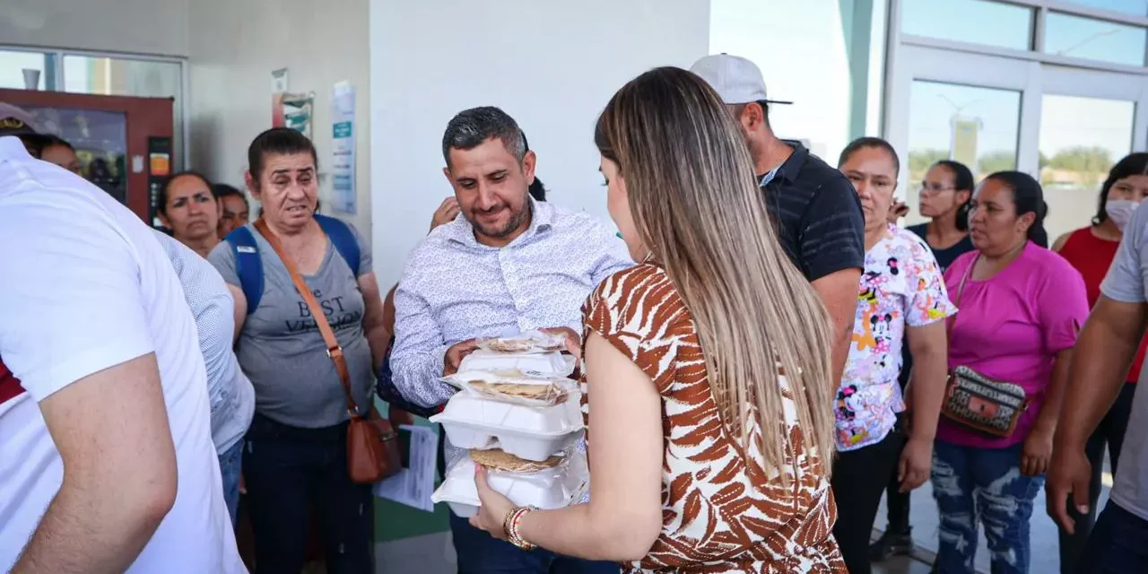 FAMILIARES DE PACIENTES DEL HOSPITAL DE LA MUJER RECIBEN ALIMENTO CALIENTE A TRAVÉS DE ALAJIBUA DEL DIF CULIACÁN