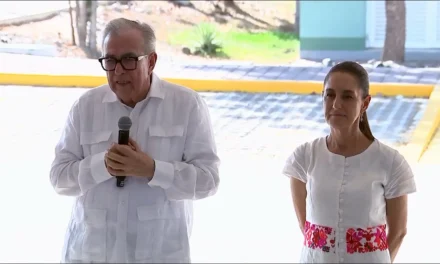 EL GOBERNADOR ROCHA EXPRESA QUE LA PRESIDENTA CLAUDIA SHEINBAUM «ES UNA MUJER UNIVERSAL Y DE ESTADO», AL RECIBIRLA EN MAZATLÁN