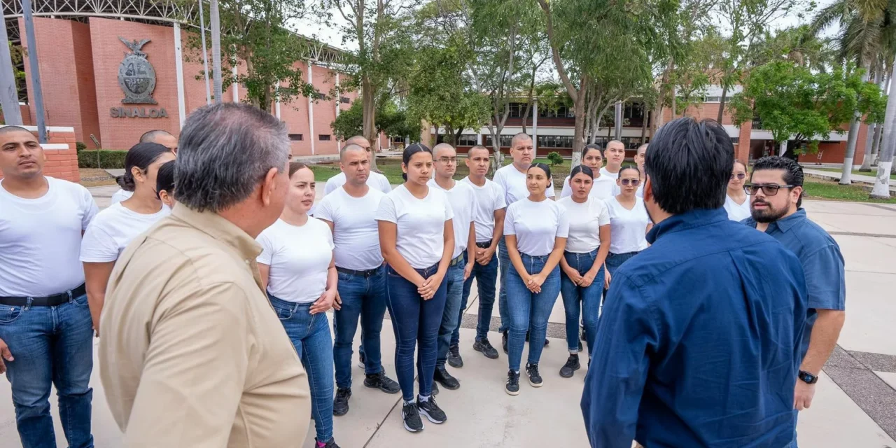 JUAN DE DIOS GÁMEZ RECONOCE EL COMPROMISO DE NUEVOS CADETES DE LA UNIPOL PARA TRABAJAR POR CULIACÁN