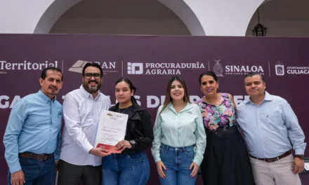 JUAN DE DIOS GÁMEZ CUMPLE COMPROMISO DE LA PRESIDENTA CLAUDIA SHEINBAUM CON ENTREGA DE TÍTULOS DE PROPIEDAD