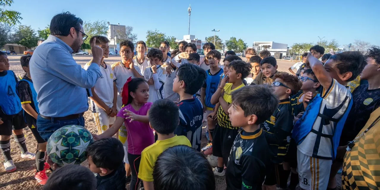 JUAN DE DIOS GÁMEZ SE COMPROMETE A CONSTRUIR CANCHA DE PASTO SINTÉTICO EN LA CONQUISTA
