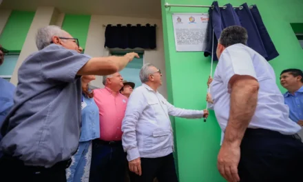 PARA REFORZAR LA EDUCACIÓN, EL GOBERNADOR ROCHA INAUGURA AULA DIGITAL EN EL EJIDO LA PRESITA EN SINALOA MUNICIPIO
