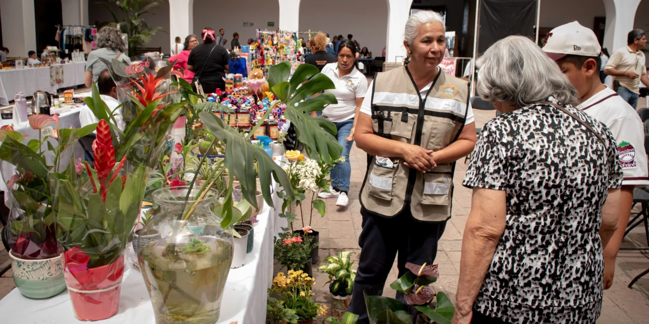REALIZAN CON ÉXITO BAZAR CON AMOR A MAMÁ Y A LOS PEQUES
