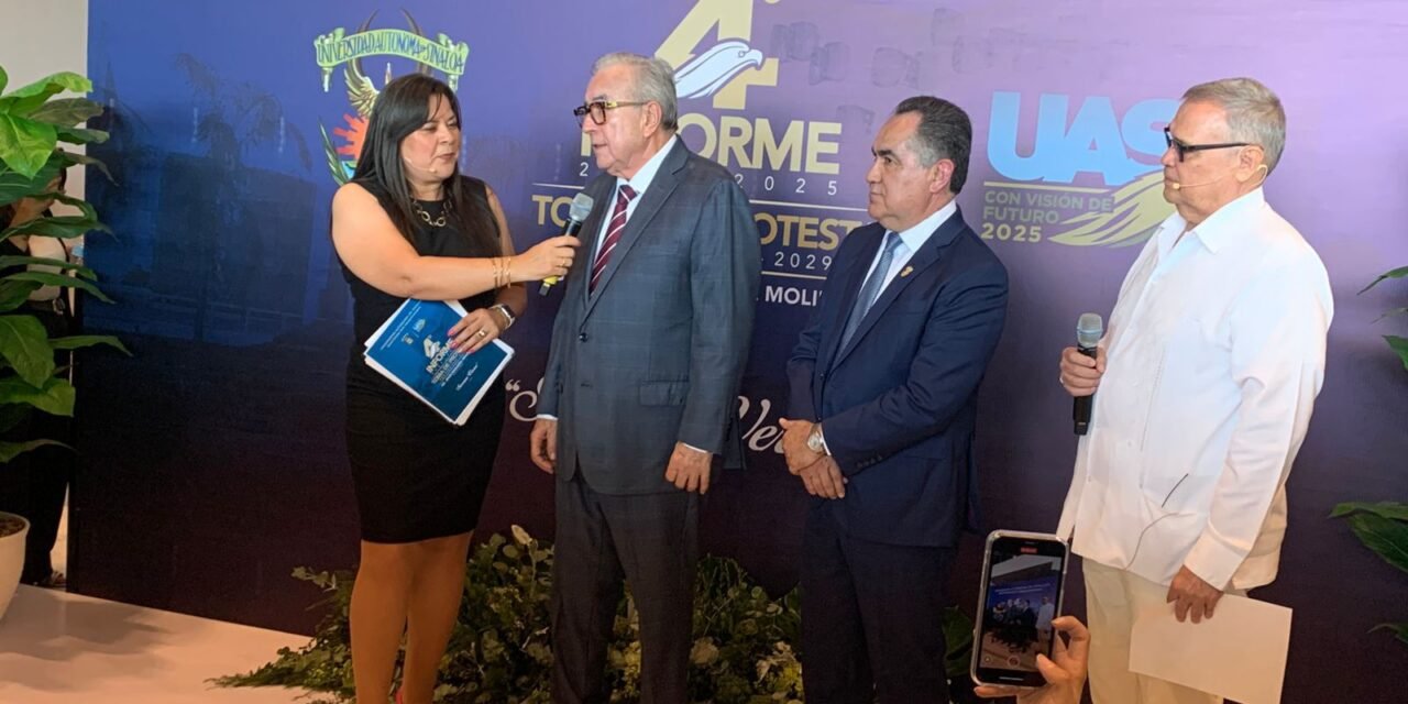 ARRIBA EL RECTOR DE LA UAS DR. JESÚS MADUEÑA MOLINA AL AUDITORIO DE LA AUTONOMÍA UNIVERSITARIA