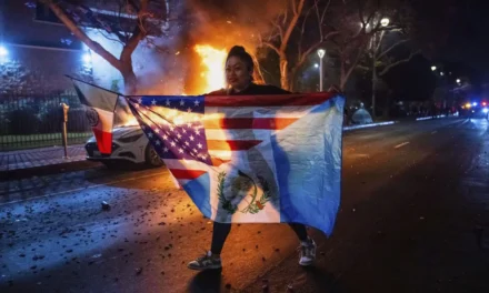 MARINES DESPLEGADOS EN LOS ÁNGELES AÚN NO RESPONDEN A LAS PROTESTAS DE INMIGRACIÓN