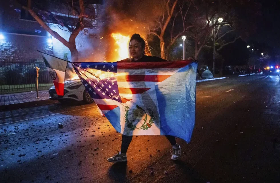 MARINES DESPLEGADOS EN LOS ÁNGELES AÚN NO RESPONDEN A LAS PROTESTAS DE INMIGRACIÓN