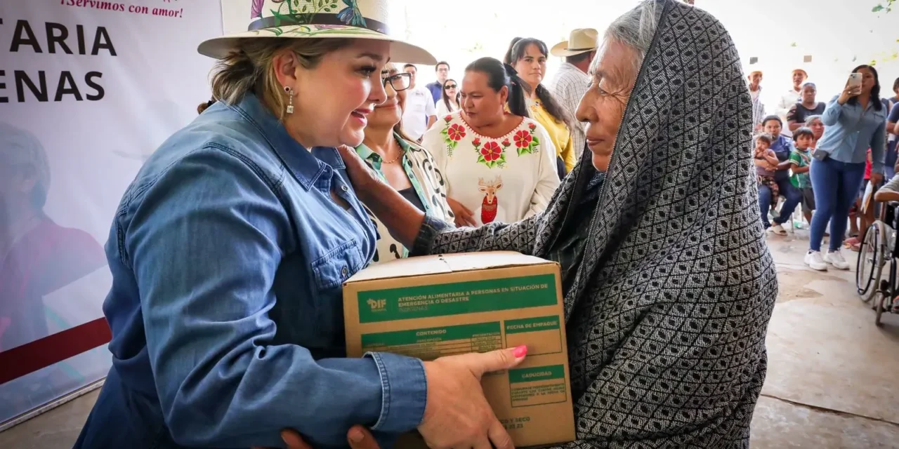 RECIBEN FAMILIAS INDÍGENAS DE GUASAVE APOYOS ALIMENTICIOS DE MANOS DE LA DRA. ENEYDA ROCHA