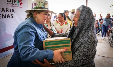 RECIBEN FAMILIAS INDÍGENAS DE GUASAVE APOYOS ALIMENTICIOS DE MANOS DE LA DRA. ENEYDA ROCHA