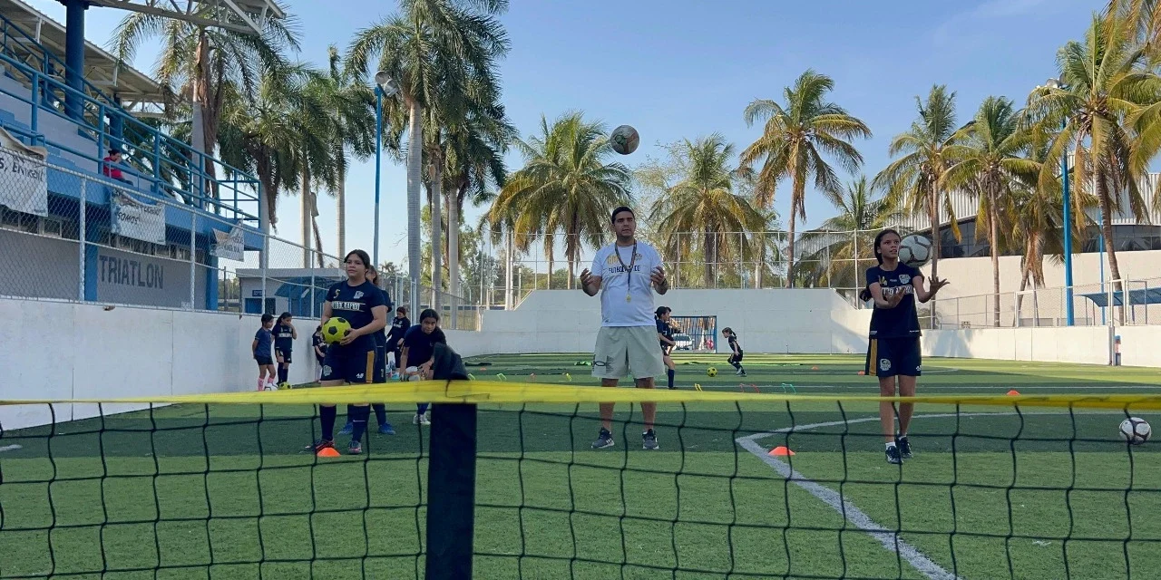 DEPORTES DE LA UAS CONVOCA A FORMAR PARTE DE LA ESCUELA DE FUTBOL FEMENIL, EN LAS CATEGORÍAS INFANTIL Y JUVENIL