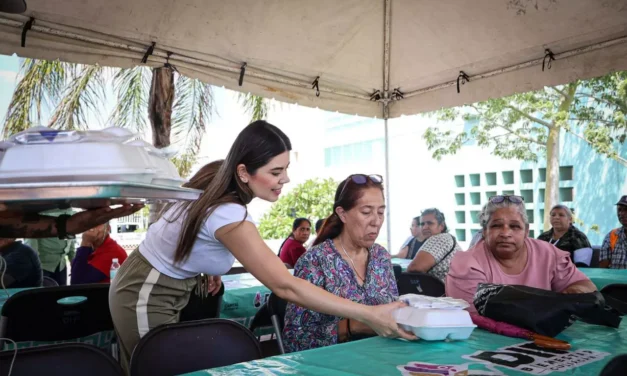 DIF CULIACÁN ENTREGA MÁS DE 300 PLATILLOS A FAMILIARES DE PACIENTES EN EL HOSPITAL GENERAL