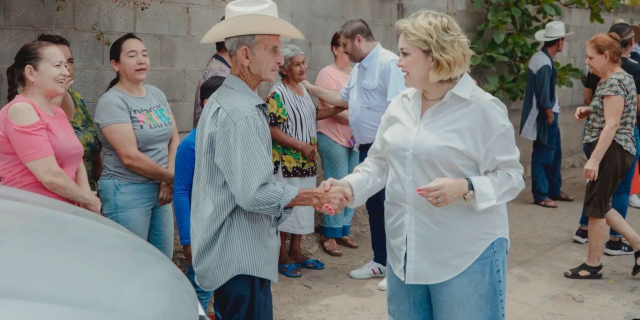 ENTREGA LA DRA. ENEYDA ROCHA A NOMBRE DEL GOBERNADOR DE SINALOA APOYOS EN COMUNIDADES DE BADIRAGUATO