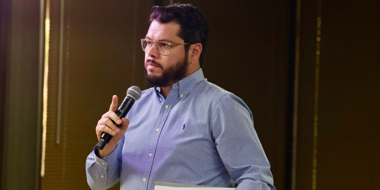 LAS FAMILIAS DESPLAZADAS TAMBIÉN SERÁN BENEFICIADAS CON EL PROGRAMA DE VIVIENDA FEDERAL, AFIRMA EL GOBERNADOR ROCHA