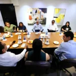 GOBERNADOR ROCHA RECIBE A FAMILIAS DESPLAZADAS DEL SUR DE SINALOA