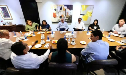 GOBERNADOR ROCHA RECIBE A FAMILIAS DESPLAZADAS DEL SUR DE SINALOA