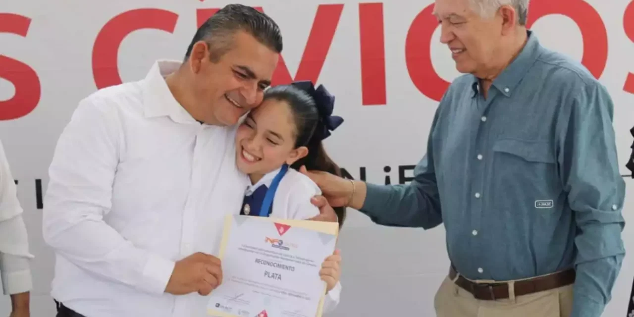 ENCABEZA ALCALDE LUNES CÍVICO EN PRIMARIA LUIS DONALDO COLOSIO Y REAFIRMA SU COMPROMISO CON LA EDUCACIÓN