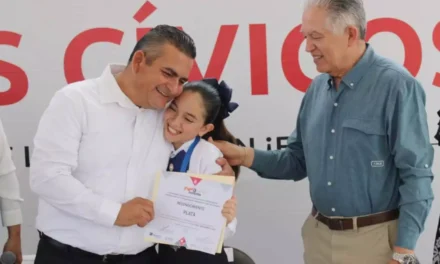 ENCABEZA ALCALDE LUNES CÍVICO EN PRIMARIA LUIS DONALDO COLOSIO Y REAFIRMA SU COMPROMISO CON LA EDUCACIÓN