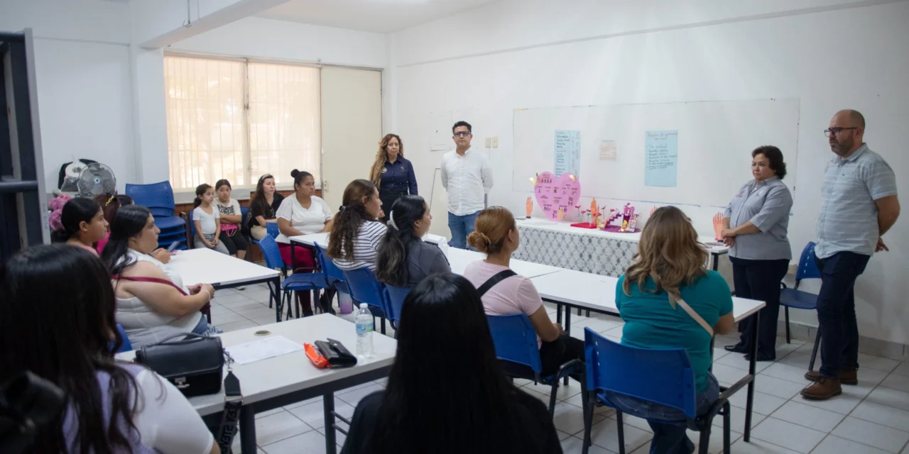 SE GRADÚAN ALUMNAS DEL CURSO DE APLICACIÓN DE UÑAS POSTIZAS EN AGUARUTO