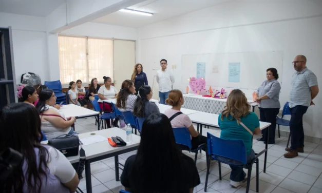 SE GRADÚAN ALUMNAS DEL CURSO DE APLICACIÓN DE UÑAS POSTIZAS EN AGUARUTO