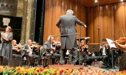 VANESSA GAMA, GANA EL PREMIO MOZART EN SU DEBUT LUMINOSO EN BELLAS ARTES