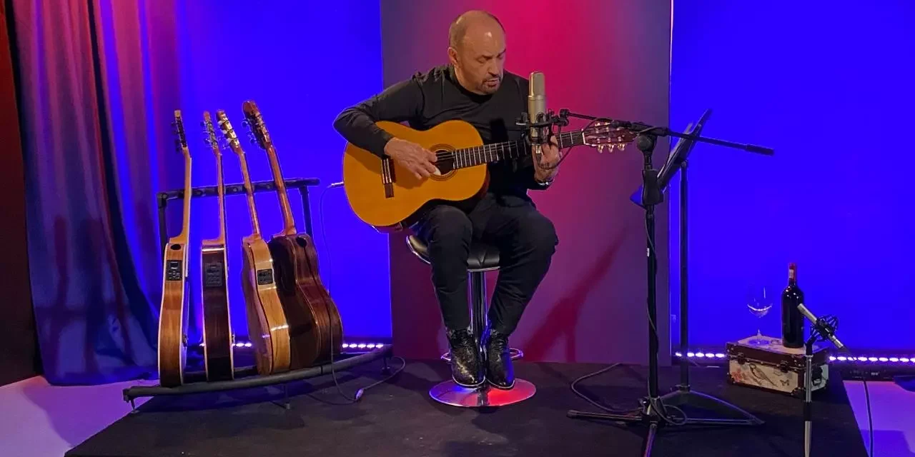 VÍCTOR FRANCO LLEGA CON ‘CANTANDO FRANCO’ A ANTENA LINCE UADEO
