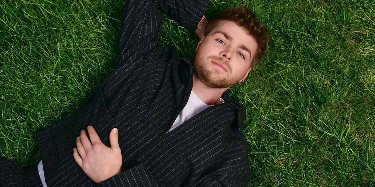 ALEX WARREN ANUNCIA EL LANZAMIENTO DE SU NUEVO ÁLBUM, YOU’LL BE ALRIGHT, KID, PARA EL 18 DE JULIO