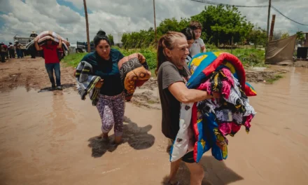 ATIENDE DIF SINALOA A LAS FAMILIAS AFECTADAS POR LA LLUVIA DE LA COLONIA VALLE DEL CARDENAL EN CULIACÁN