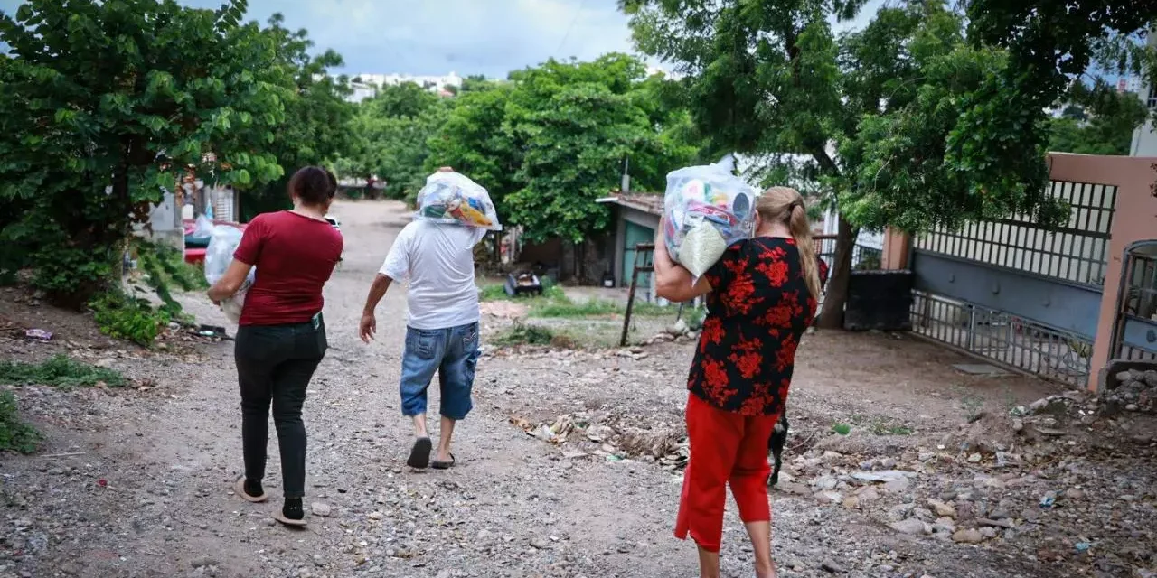 FAMILIAS DE LA PROGRESO Y BUENOS AIRES RECIBEN APOYO ALIMENTARIO POR PARTE DEL DIF CULIACÁN