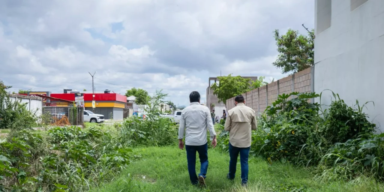 JUAN DE DIOS GÁMEZ SUPERVISA CANALES Y COLONIAS AFECTADAS POR LAS LLUVIAS