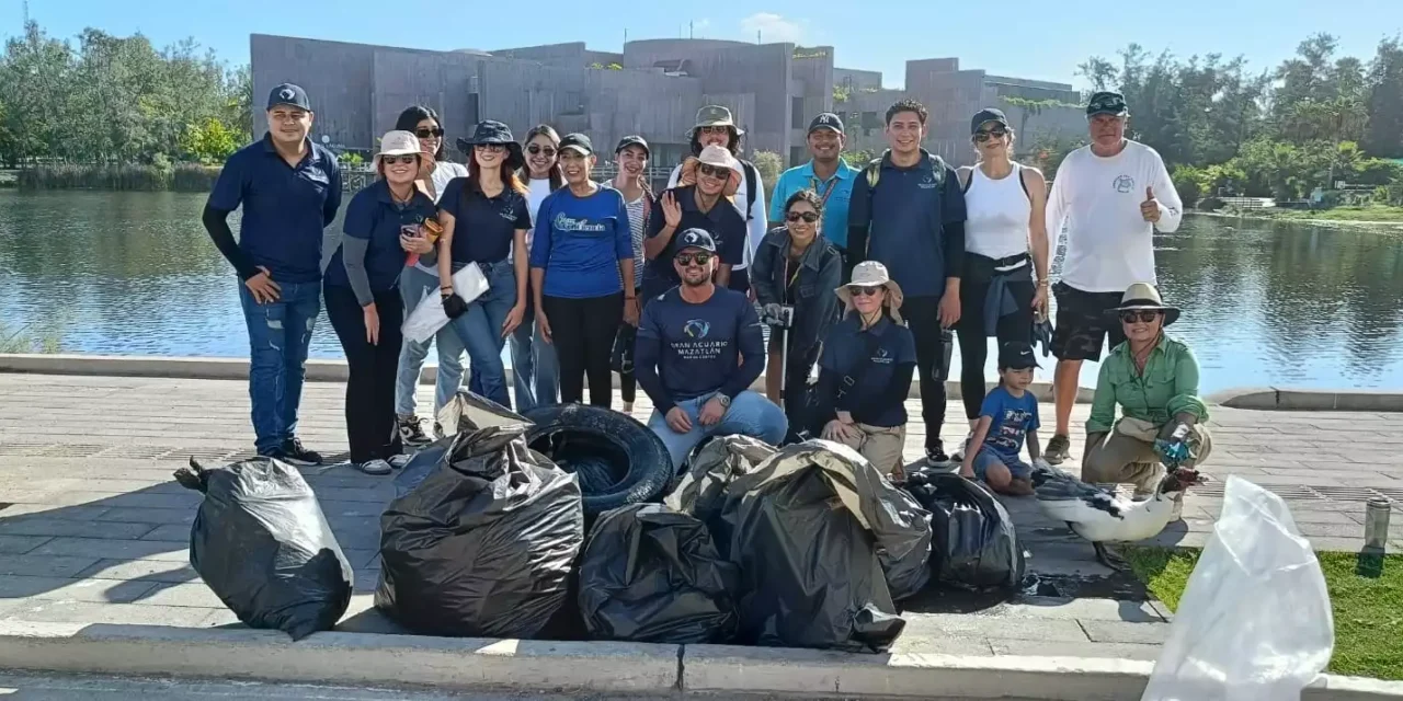 GRAN ACUARIO MAZATLÁN Y MAZCONCIENCIA PARTICIPAN EN JORNADA DE LIMPIEZA EN LA LAGUNA EL CAMARÓN