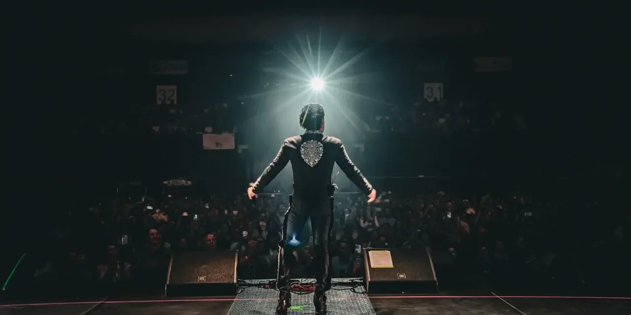 PEDRO FERNÁNDEZ SIGUE DEJANDO HUELLA EN CADA ESCENARIO CON “AVE FÉNIX TOUR”