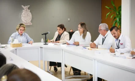 PRESIDE ENEYDA ROCHA RUIZ SESIÓN DEL COMITÉ TÉCNICO DE ADOPCIONES DEL SISTEMA DIF SINALOA